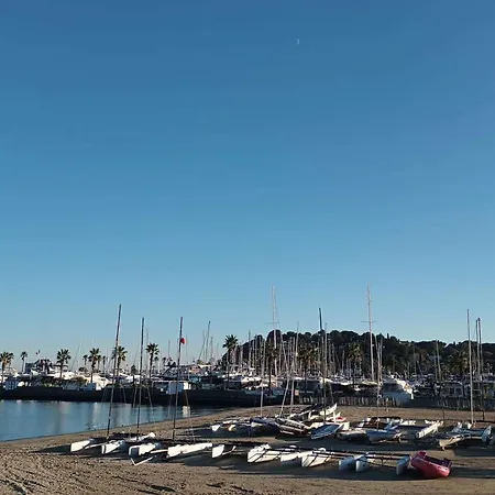 Moderne Avec Parking Et Climatisation à - Fr-1-226b-187 * Cavalaire-sur-Mer